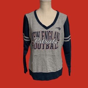 MAJESTIC New England Patriots V-Neck Lightweight Sweatshirt